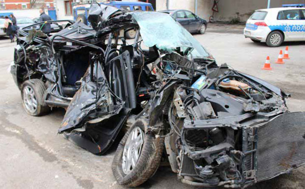 СТРАВИЧНА НЕСРЕЋА КОД ДОБОЈА: Погинули мајка, отац и кћерка на пружном прелазу